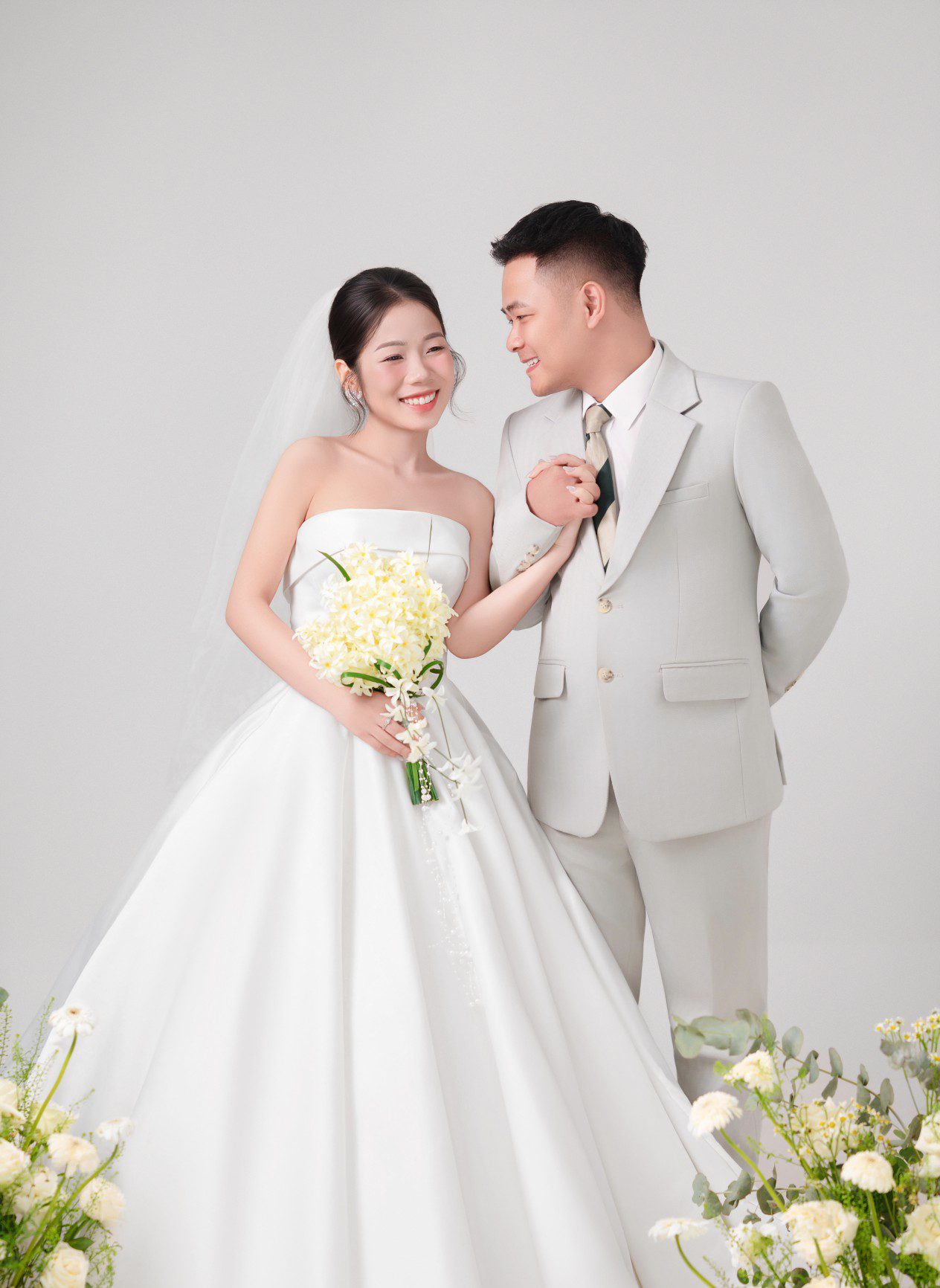 NGUYỄN VIỆT – THÚY TRÂM